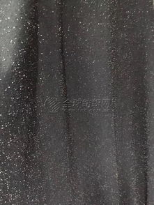 银丝交织的春日华章 工厂直销针织银丝加捻乱麻面料引领女装新风尚